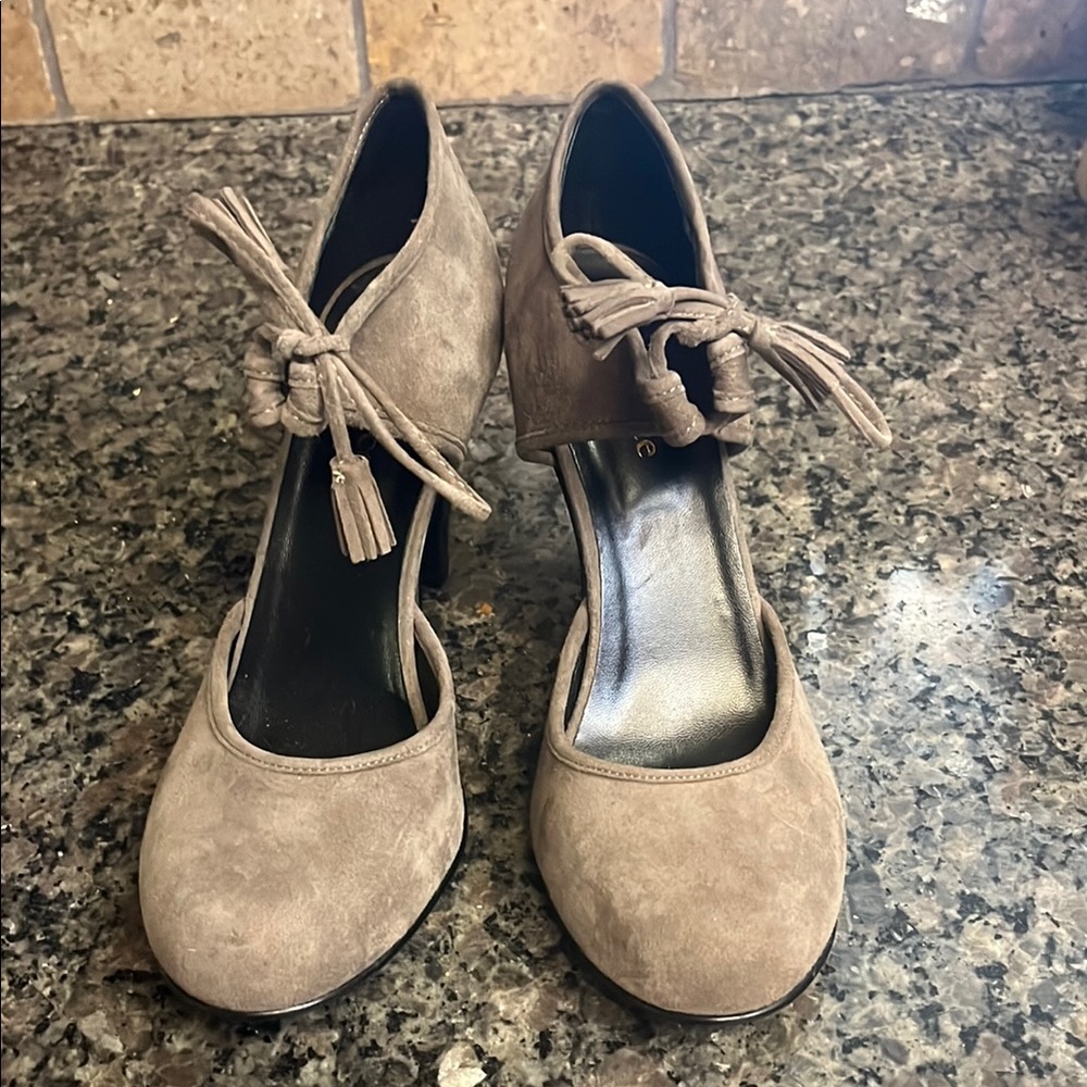 Sundance Grey Elegant Florentina Suede Heels 40 (10) NWOB